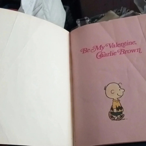 Be My Valentine Charlie Brown by Charles m. Schulz - Picture 3 of 11